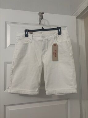 Levi's White Denim Bermuda Shorts - Classic Five-Pocket Style SZ 31 casual NWT